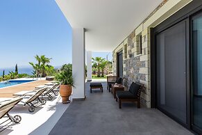 Villa Blue Skyline