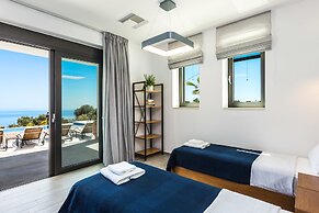 Villa Blue Skyline
