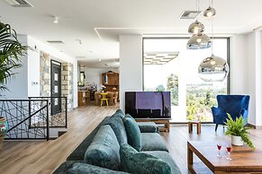 Villa Blue Skyline