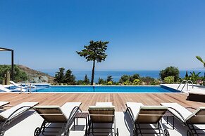 Villa Blue Skyline