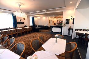 Hotel Ena