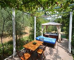 Lazzaro Apartments