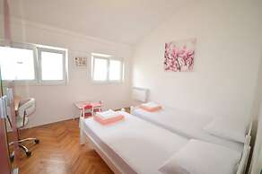 Mia & Lena Apartment