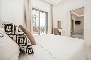 ΑRCS Suites & Residences