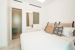 ΑRCS Suites & Residences