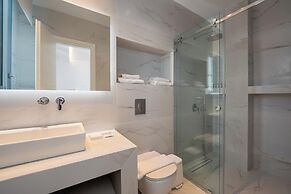 ΑRCS Suites & Residences
