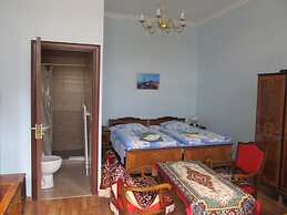 Artush & Raisa B&B