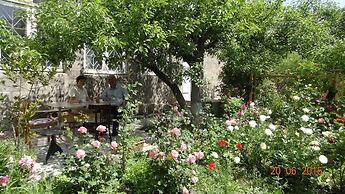 Artush & Raisa B&B