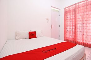 RedDoorz near Terminal Tirtonadi