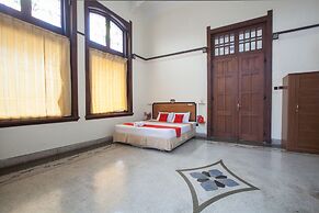 RedDoorz @ Lawang