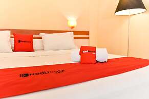 RedDoorz Plus near Mall Bali Galeria 2