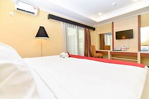 RedDoorz Plus near Mall Bali Galeria 2