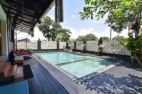 RedDoorz Plus near Mall Bali Galeria 2