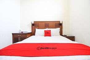 RedDoorz Plus @ Tegal Panggung