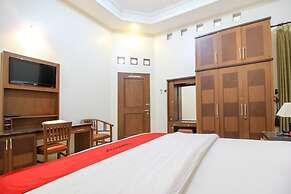 RedDoorz Plus @ Tegal Panggung