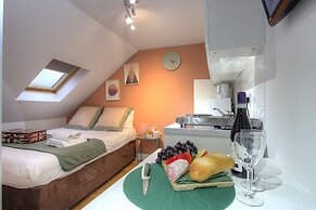 R2 Medium Studio