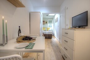 R2 Medium Studio