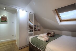 R2 Medium Studio