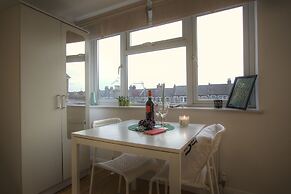 R2 Medium Studio