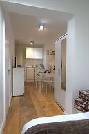 R2 Medium Studio