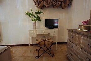 Suite del Vico Family