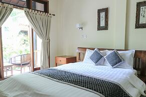 Surfaris Inn on Poppies 2