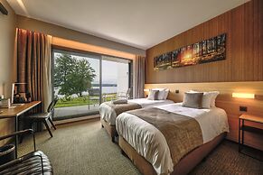 Golden Lakes Hotel