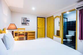 Hotel Puerta de Oro