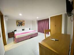 Hotel Puerta de Oro