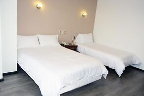 Hotel Italia Cuenca - Tranvía Centro y Aeropuerto