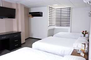 Hotel Italia Cuenca - Tranvía Centro y Aeropuerto