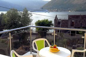 Hera Apartments