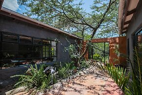 Punda Milias Lodge