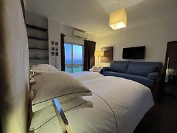 The Lake Villa Mountains & Sea view