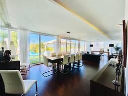 The Lake Villa Mountains & Sea view