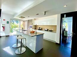 The Lake Villa Mountains & Sea view