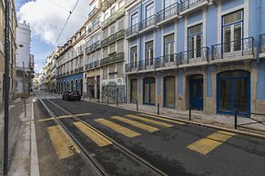 High Ceiling Duplex Apt Cais do Sodre