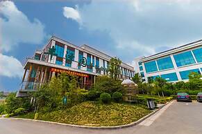 Fengxiang Hot Spring