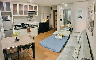 Spacious 1 BR Unit in AppleOne Ayala