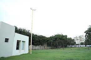 Neel's City Resort