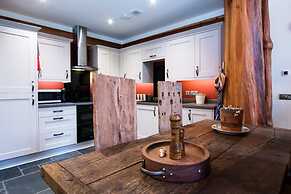 Caledonian Cabin