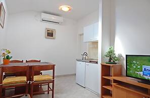 Apartments Moni