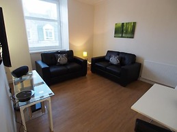 Wallfield Field Apartments