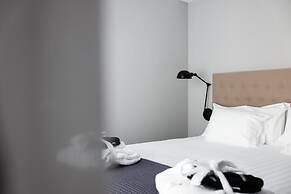 Terreno Suites