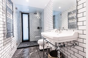 Terreno Suites