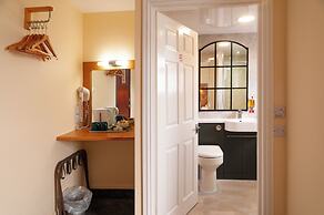 Claxton Hotel