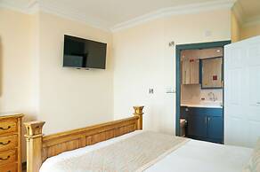 Claxton Hotel