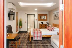 Claxton Hotel