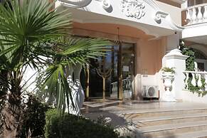 Luxury Apartment in Anastasia Palace