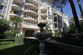 Luxury Apartment in Anastasia Palace